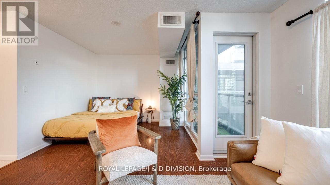 615 - 219 Fort York Boulevard, Toronto, Ontario  M5V 1B1 - Photo 6 - C12450504