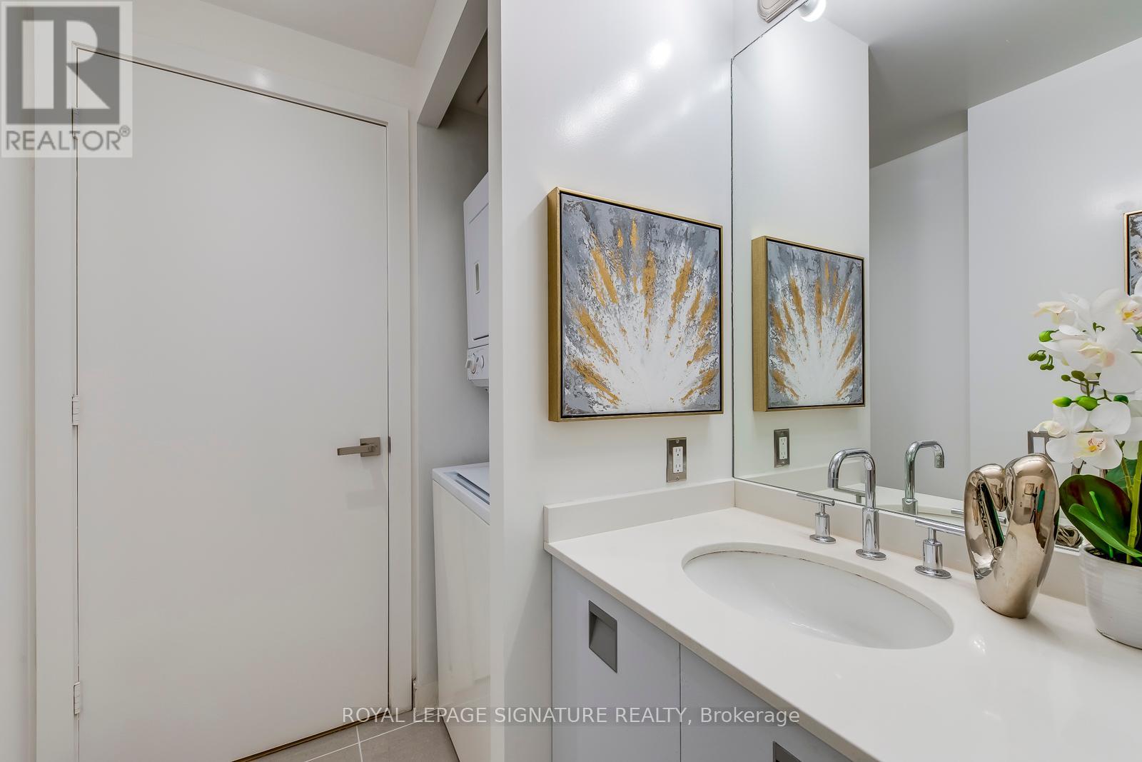 3001 - 33 Charles Street E, Toronto, Ontario  M4Y 1R9 - Photo 17 - C12450506