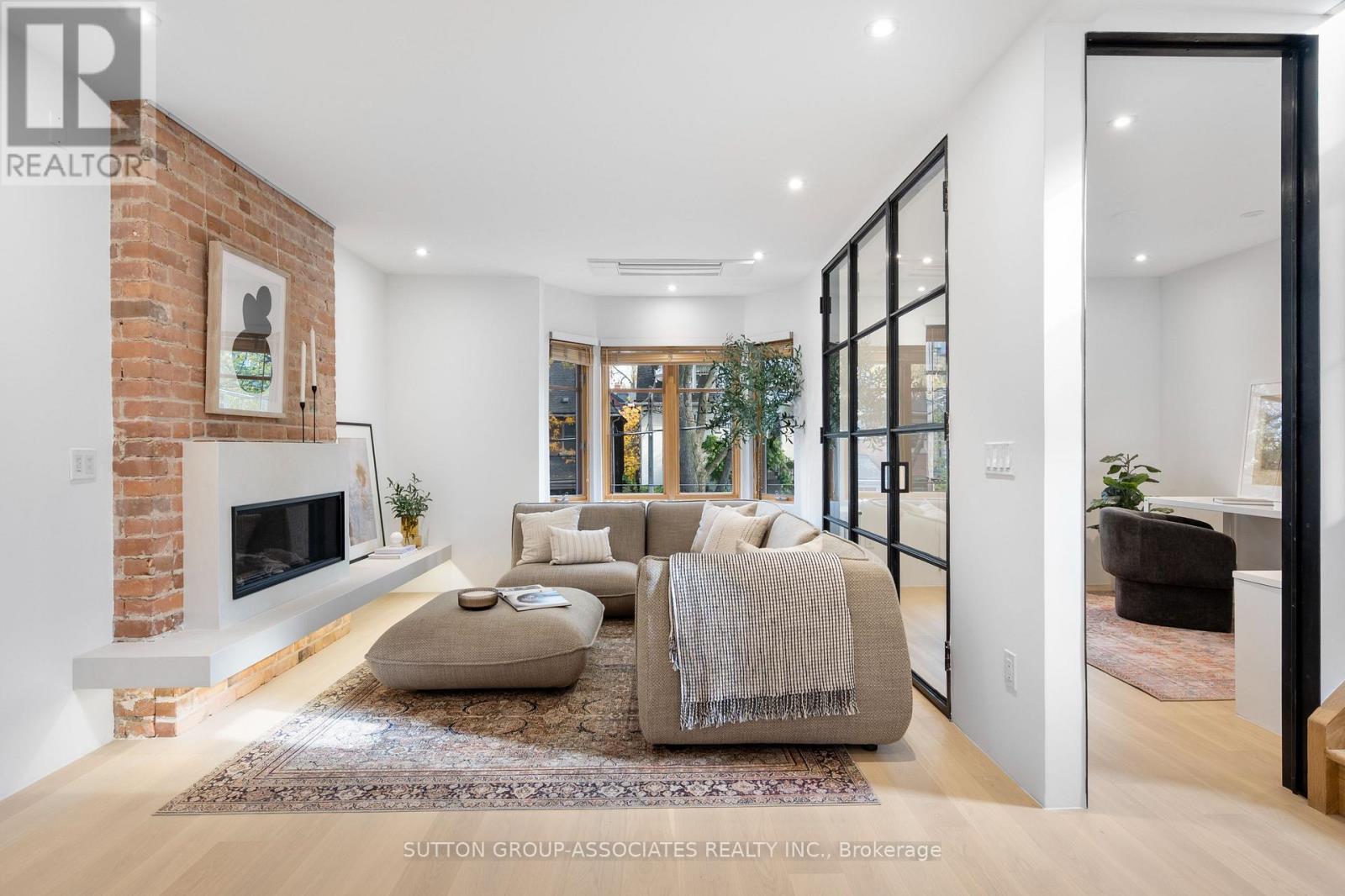 UPPER - 20 KENDAL AVENUE, Toronto, Ontario
