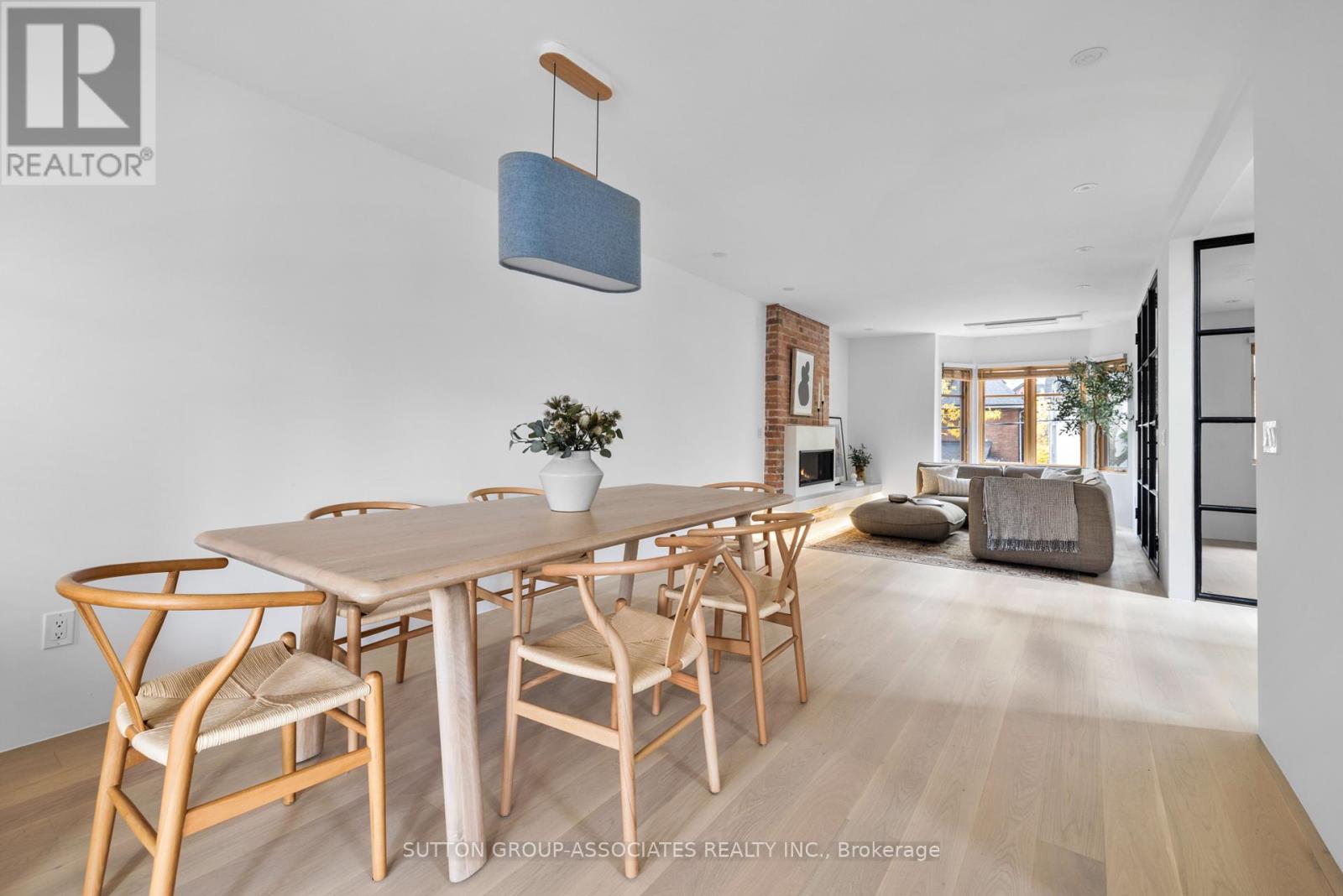 Upper - 20 Kendal Avenue, Toronto, Ontario  M5R 1L7 - Photo 10 - C12450513