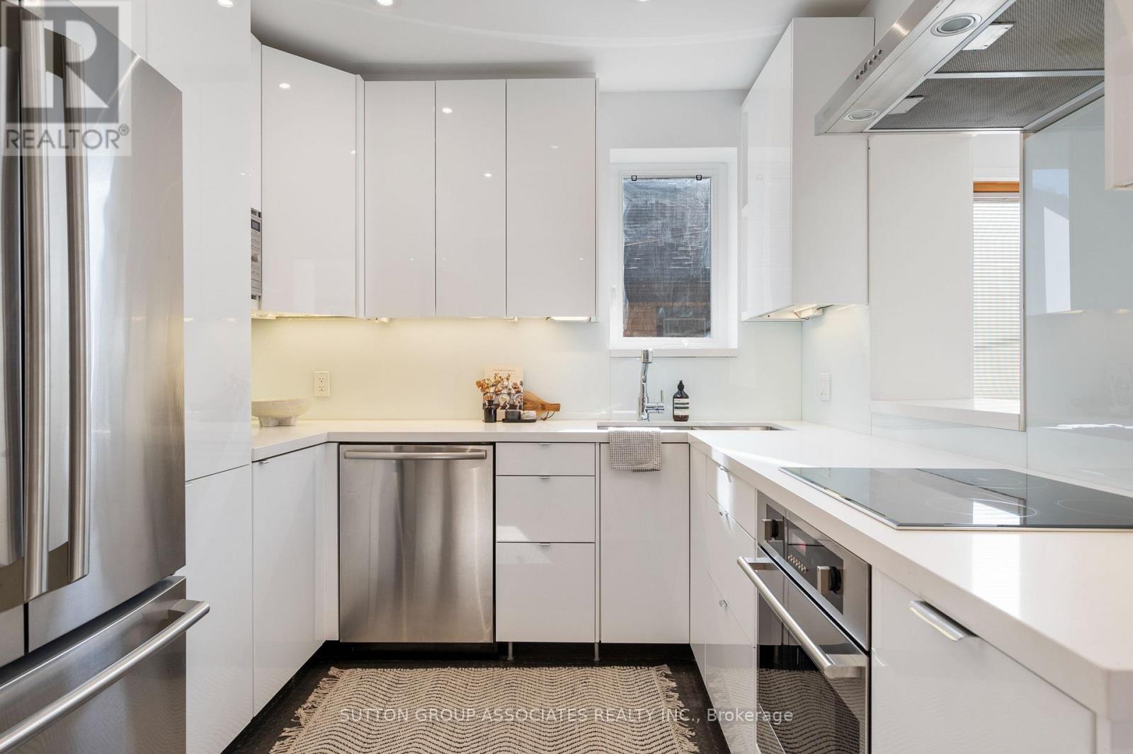 Upper - 20 Kendal Avenue, Toronto, Ontario  M5R 1L7 - Photo 15 - C12450513
