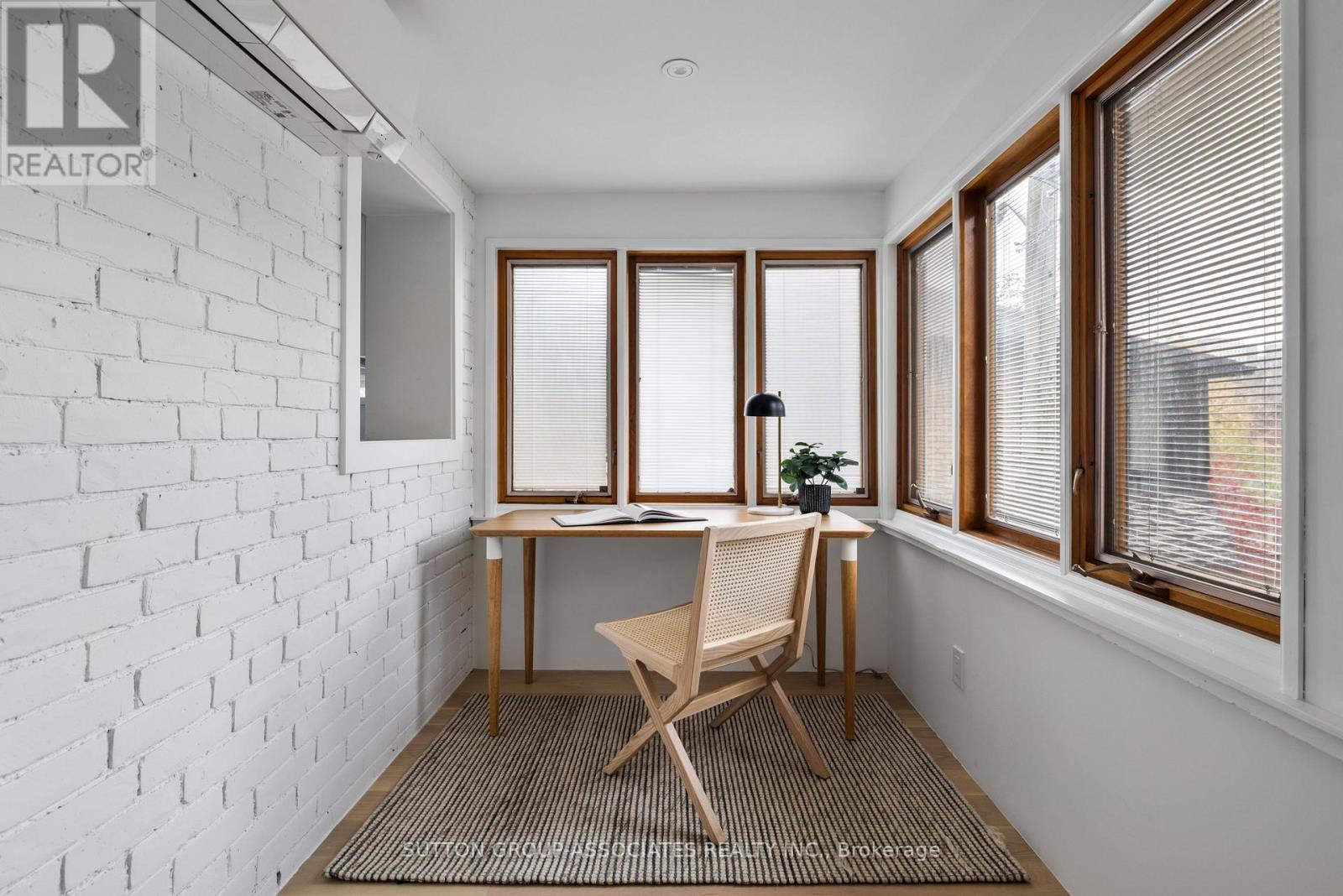Upper - 20 Kendal Avenue, Toronto, Ontario  M5R 1L7 - Photo 17 - C12450513