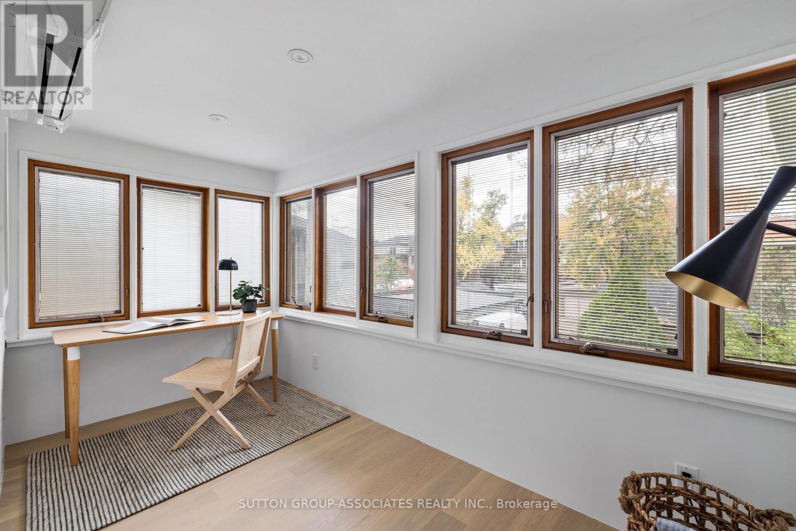 Upper - 20 Kendal Avenue, Toronto, Ontario  M5R 1L7 - Photo 18 - C12450513