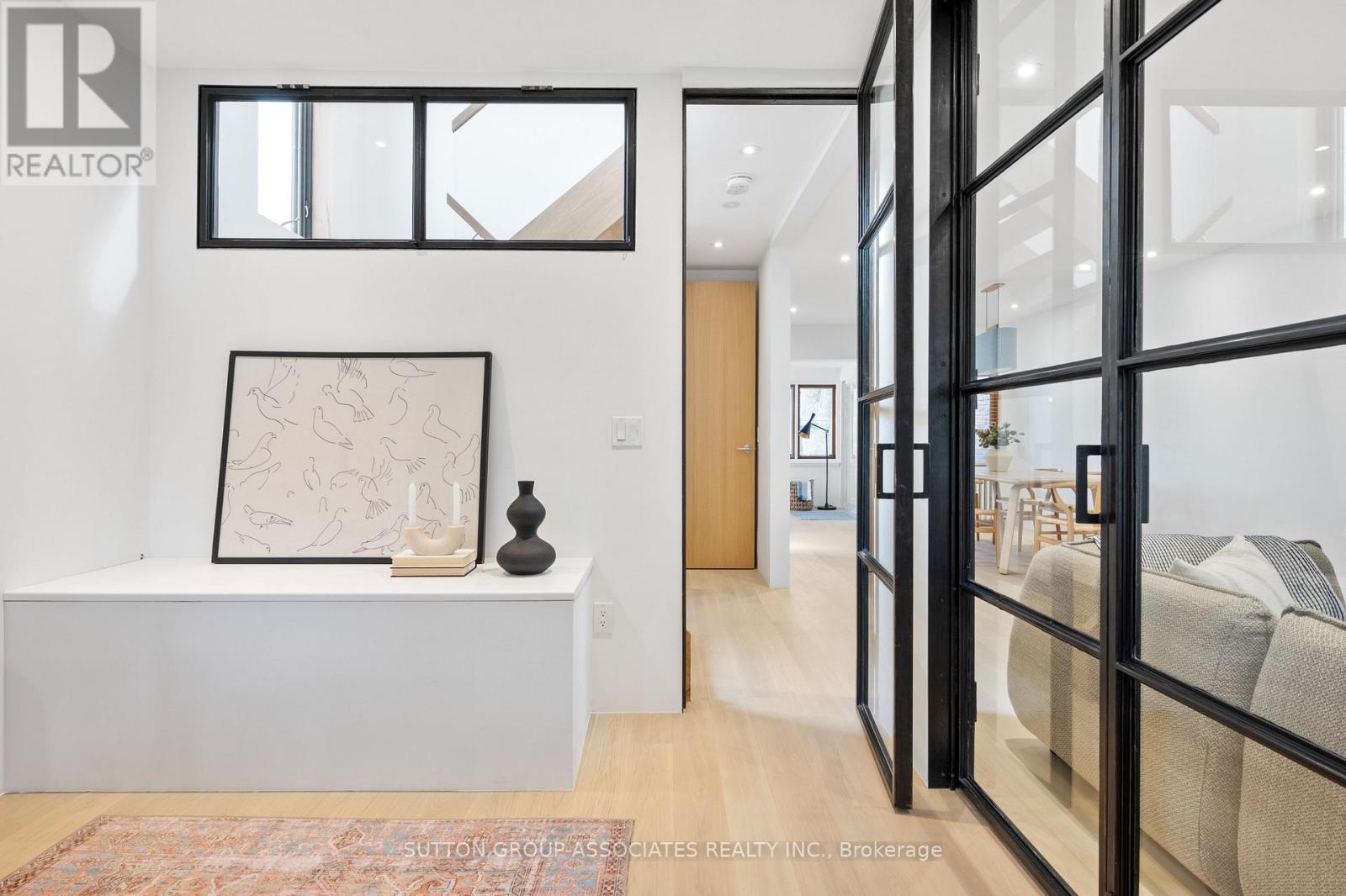 Upper - 20 Kendal Avenue, Toronto, Ontario  M5R 1L7 - Photo 22 - C12450513