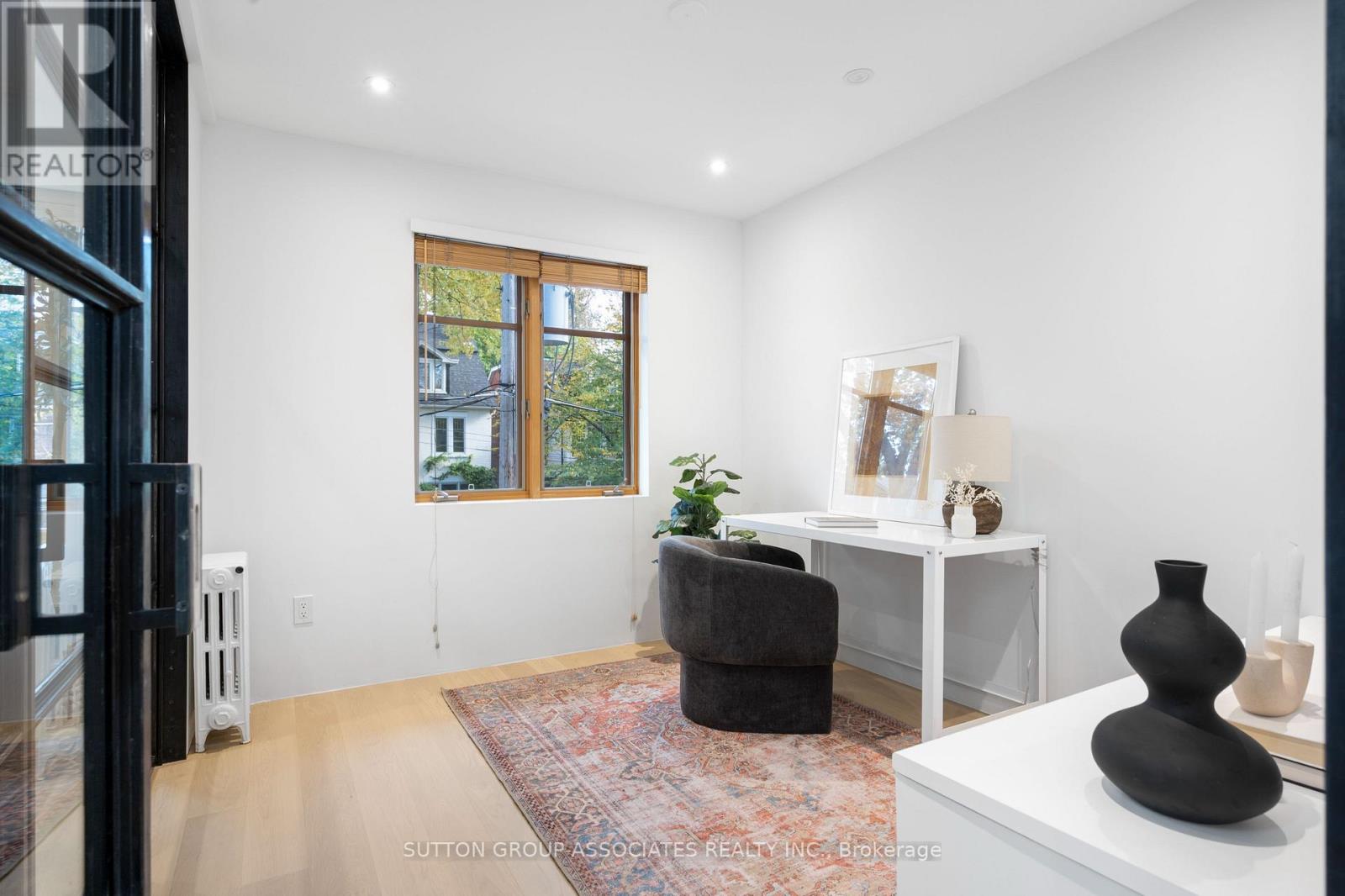 Upper - 20 Kendal Avenue, Toronto, Ontario  M5R 1L7 - Photo 23 - C12450513