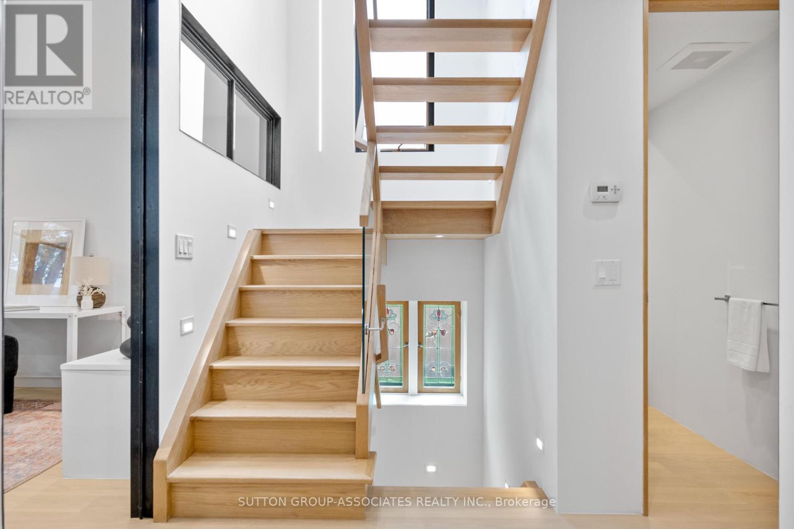 Upper - 20 Kendal Avenue, Toronto, Ontario  M5R 1L7 - Photo 24 - C12450513