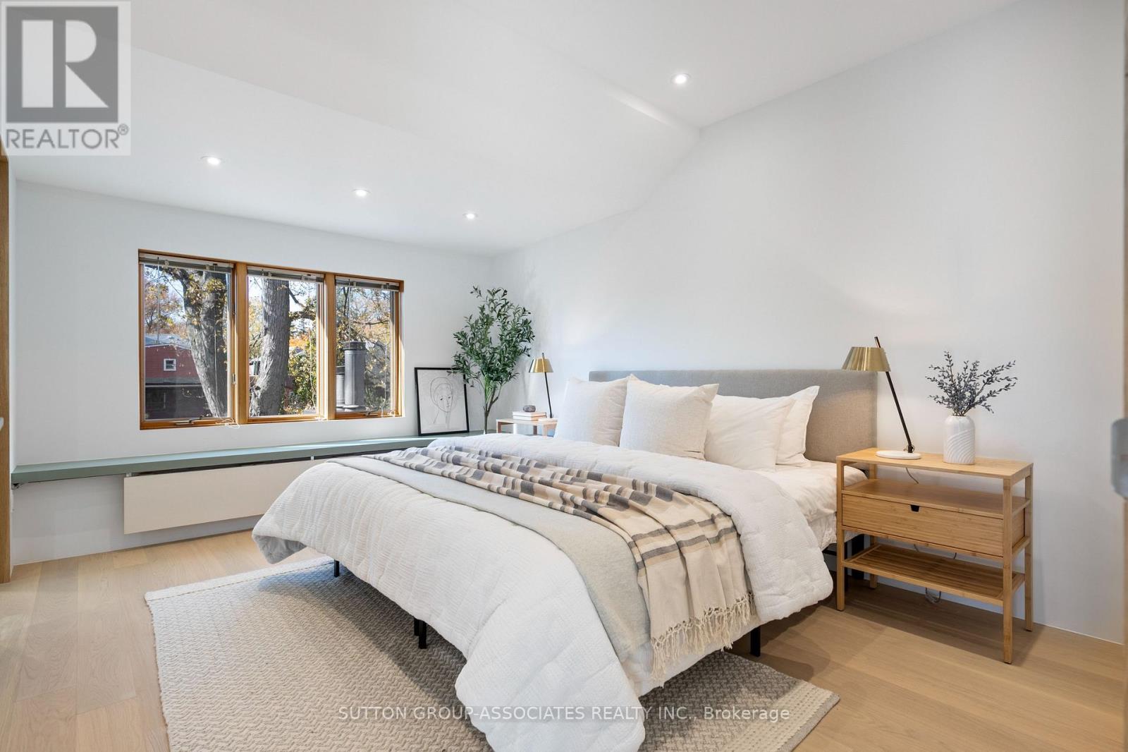 Upper - 20 Kendal Avenue, Toronto, Ontario  M5R 1L7 - Photo 26 - C12450513