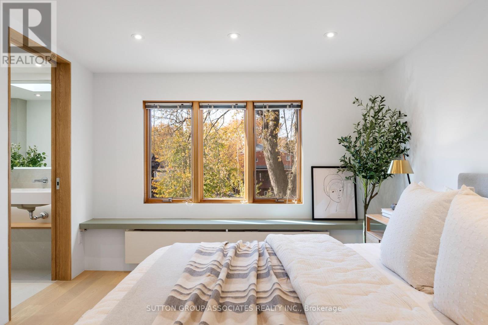 Upper - 20 Kendal Avenue, Toronto, Ontario  M5R 1L7 - Photo 27 - C12450513