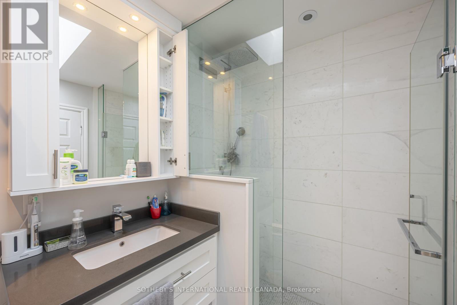65 St Germain Avenue, Toronto, Ontario  M5M 1V9 - Photo 10 - C12450538