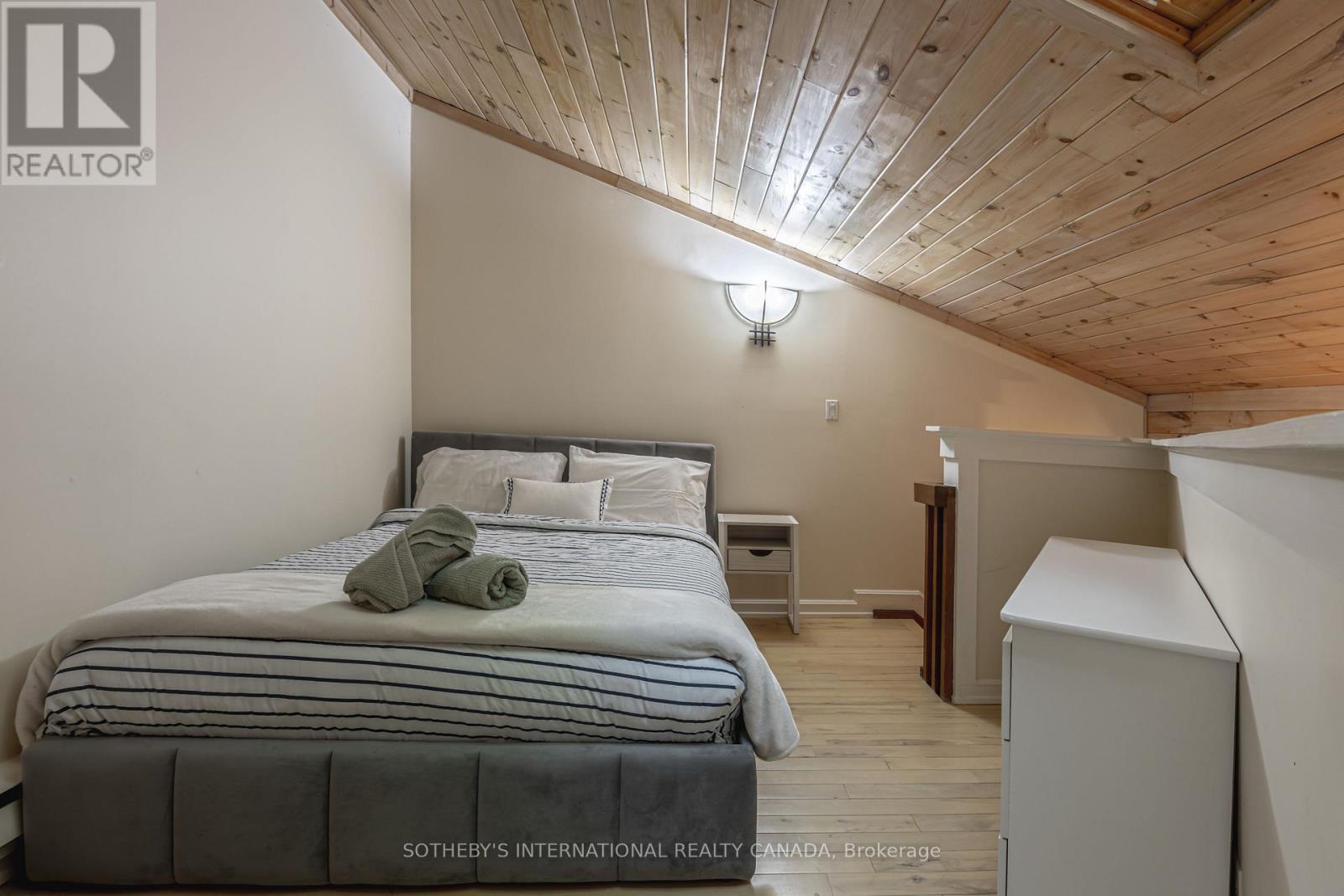 65 St Germain Avenue, Toronto, Ontario  M5M 1V9 - Photo 18 - C12450538