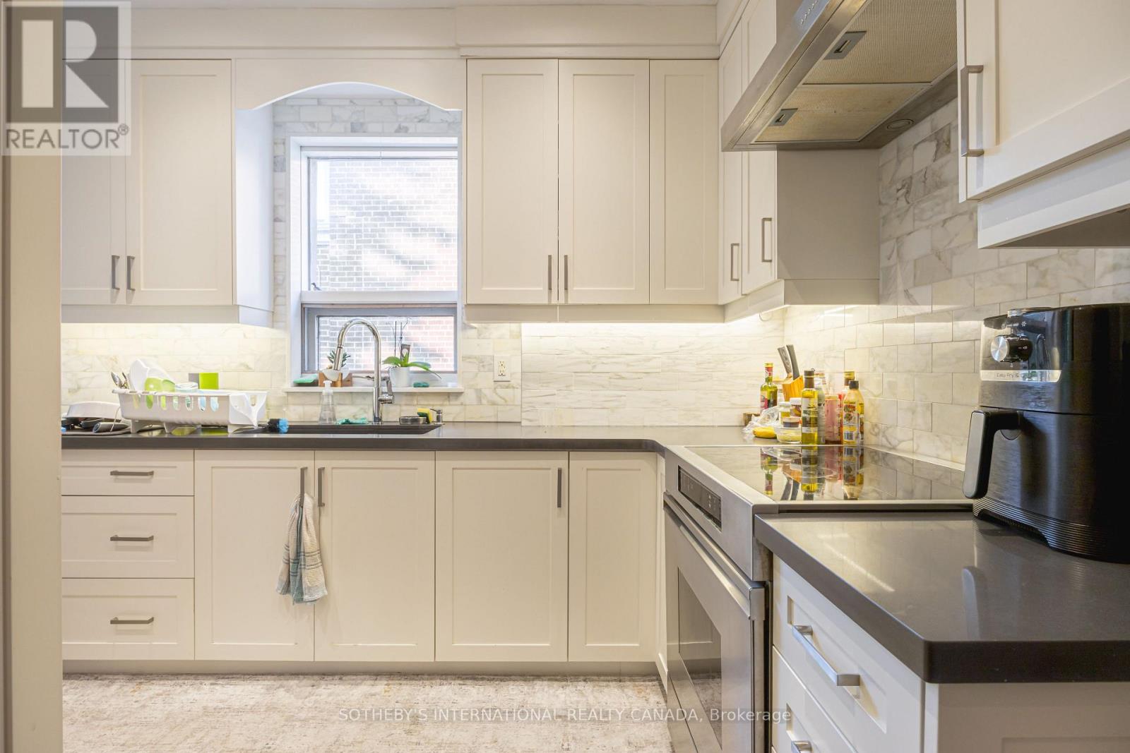 65 St Germain Avenue, Toronto, Ontario  M5M 1V9 - Photo 7 - C12450538