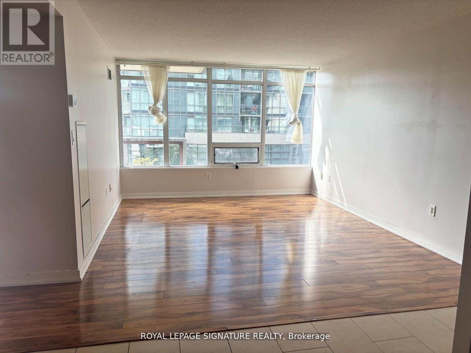 301 - 15 Brunel Court, Toronto, Ontario  M5V 3Y6 - Photo 3 - C12450565