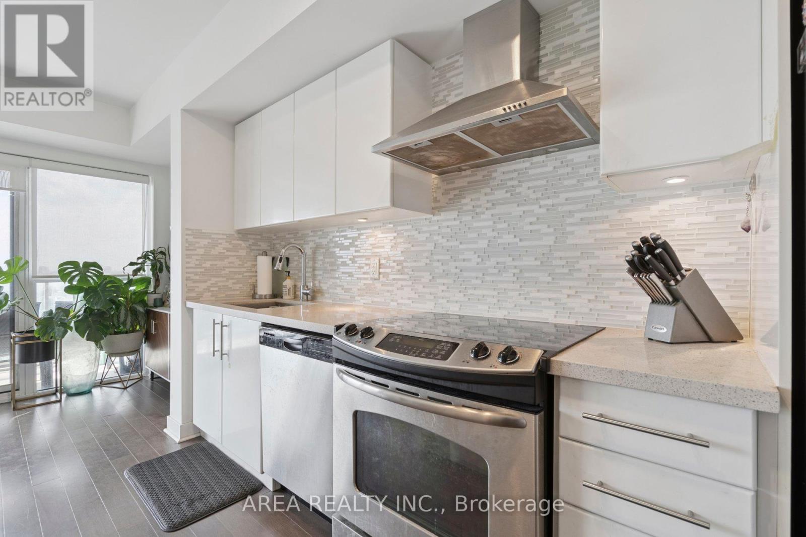 1910 - 58 Orchard View Boulevard, Toronto, Ontario  M4R 1B9 - Photo 13 - C12450568