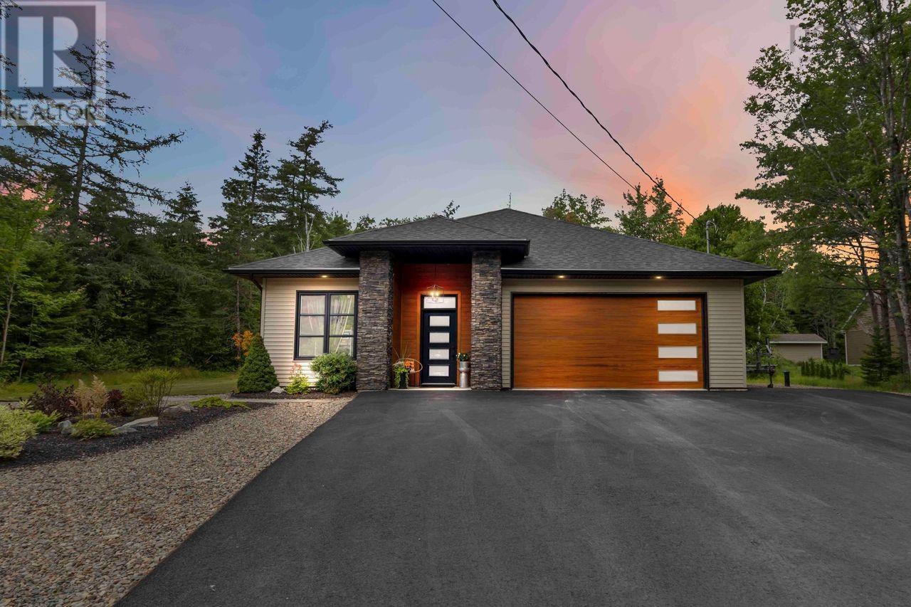 20 Pentz Lake Drive, Mount Uniacke, Nova Scotia  B0N 1Z0 - Photo 1 - 202518208
