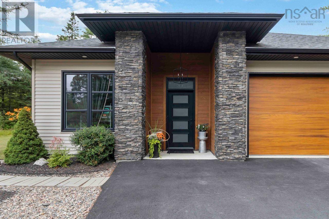 20 Pentz Lake Drive, Mount Uniacke, Nova Scotia  B0N 1Z0 - Photo 3 - 202518208