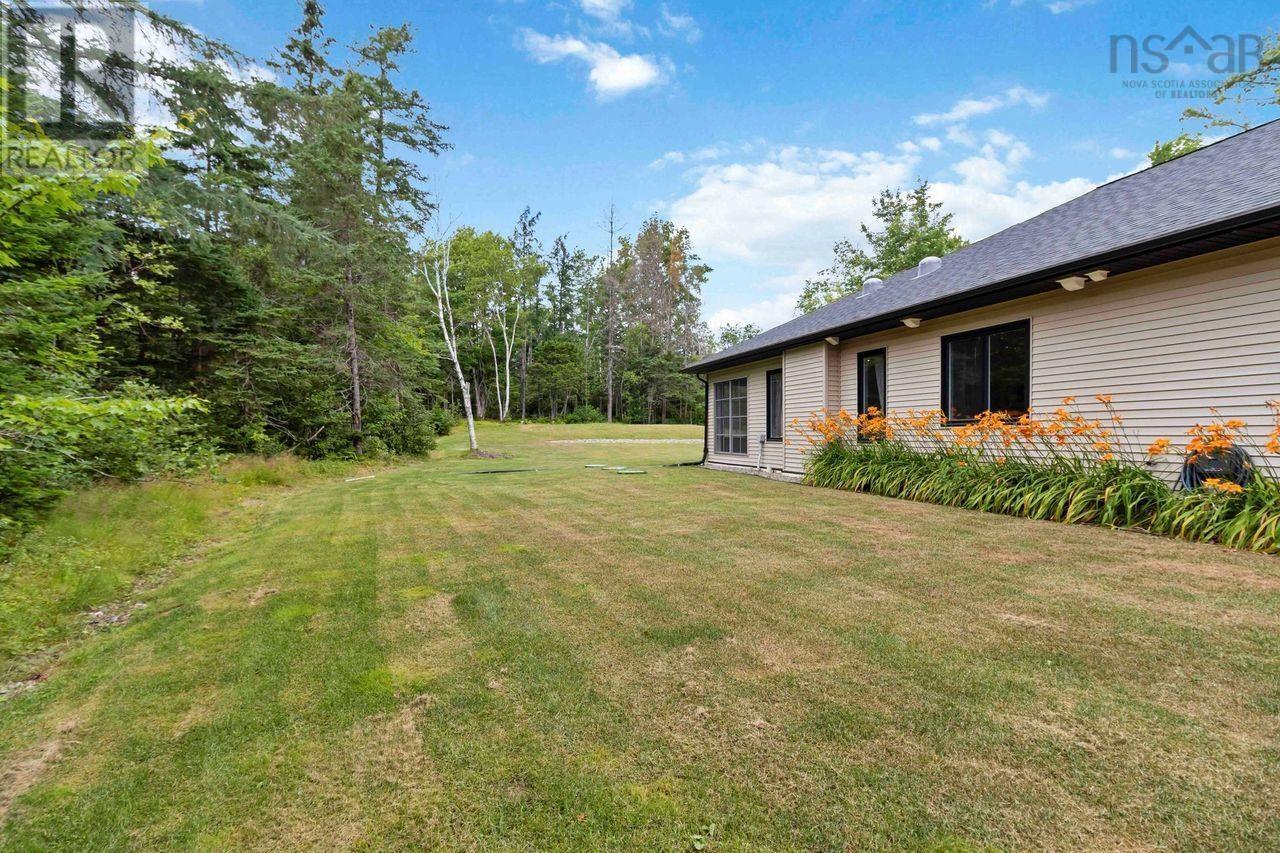 20 Pentz Lake Drive, Mount Uniacke, Nova Scotia  B0N 1Z0 - Photo 36 - 202518208