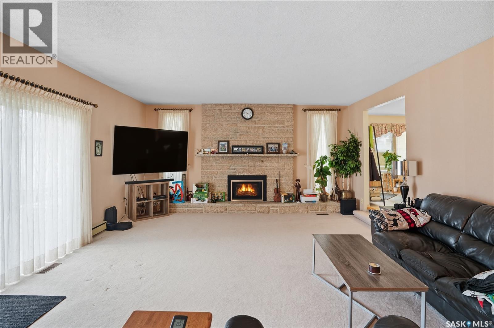 301 5th Avenue, Avonlea, Saskatchewan  S0H 0C0 - Photo 12 - SK020292