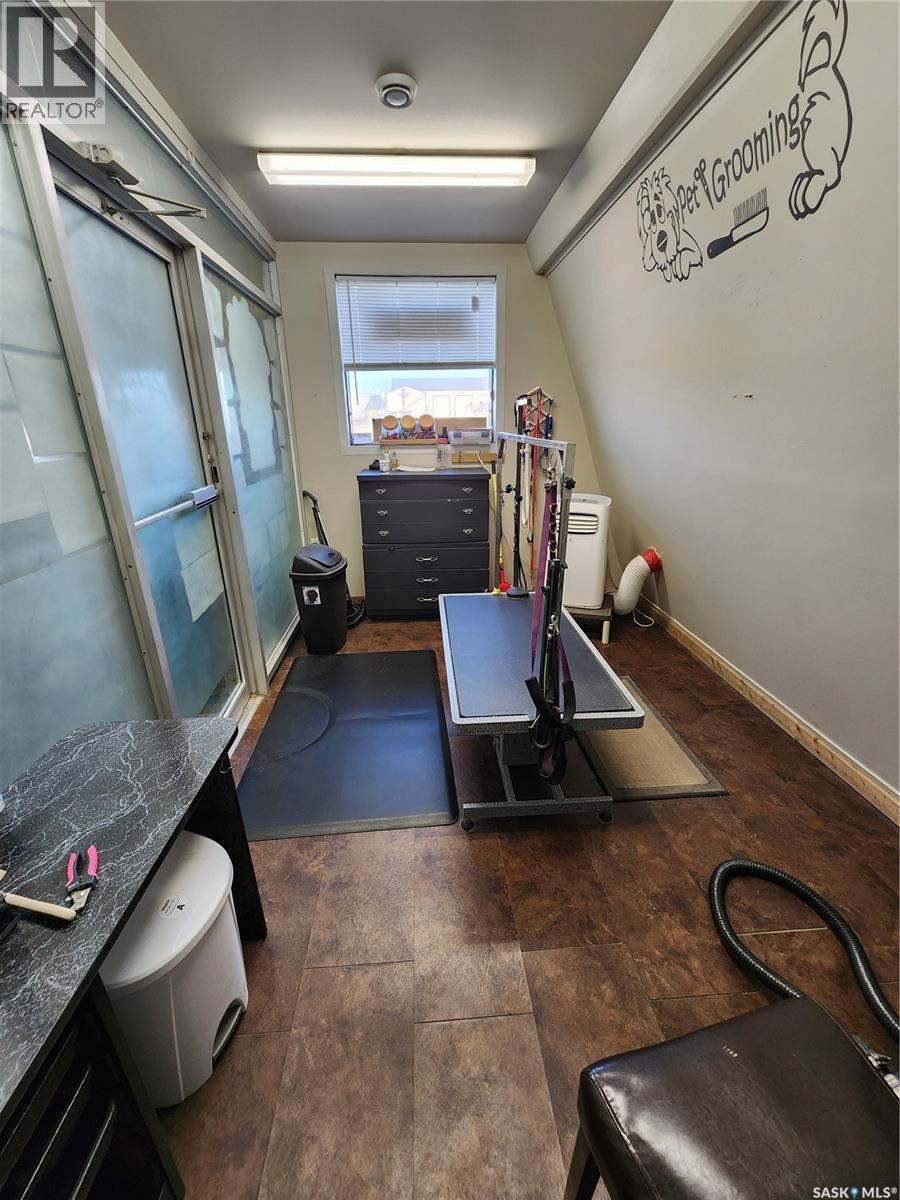 325 Queen Street, Weyburn, Saskatchewan  S4H 2L2 - Photo 13 - SK020342
