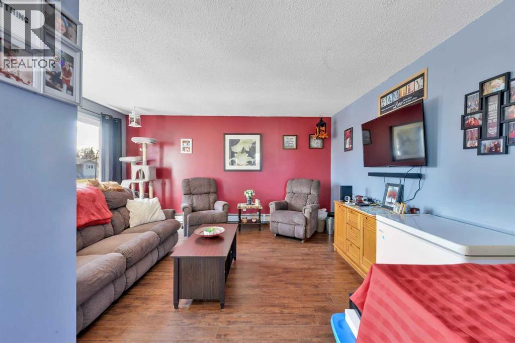 2 Greenham Drive, Red Deer, Alberta  T4P 2X4 - Photo 5 - A2257818