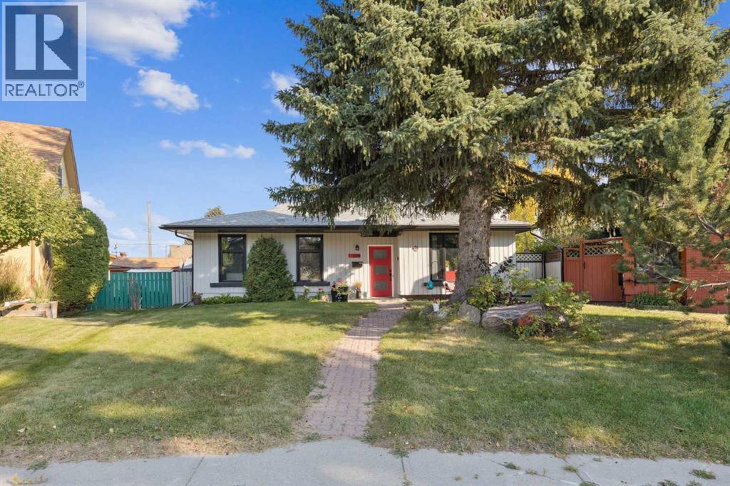 224 Cedarbrae Crescent Sw, Calgary, Alberta  T2W 1Y4 - Photo 1 - A2260385
