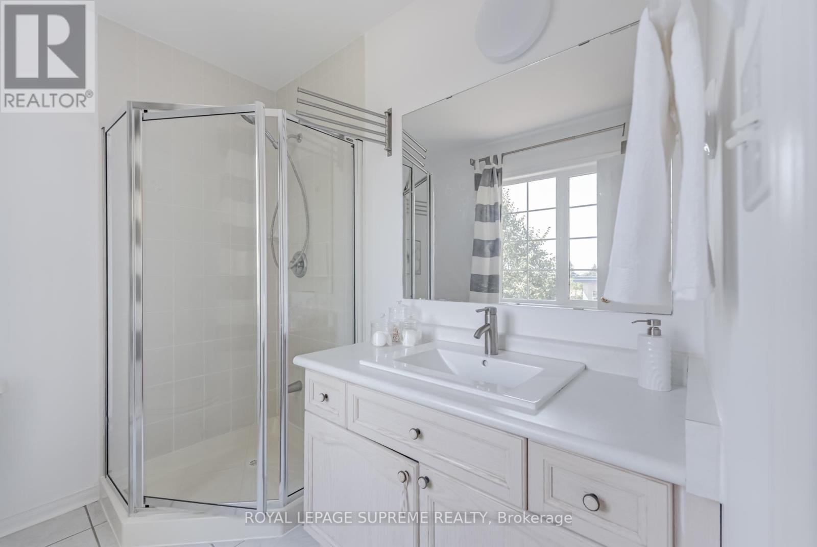 594 Napa Valley Avenue, Vaughan, Ontario  L4H 1R1 - Photo 22 - N12450529
