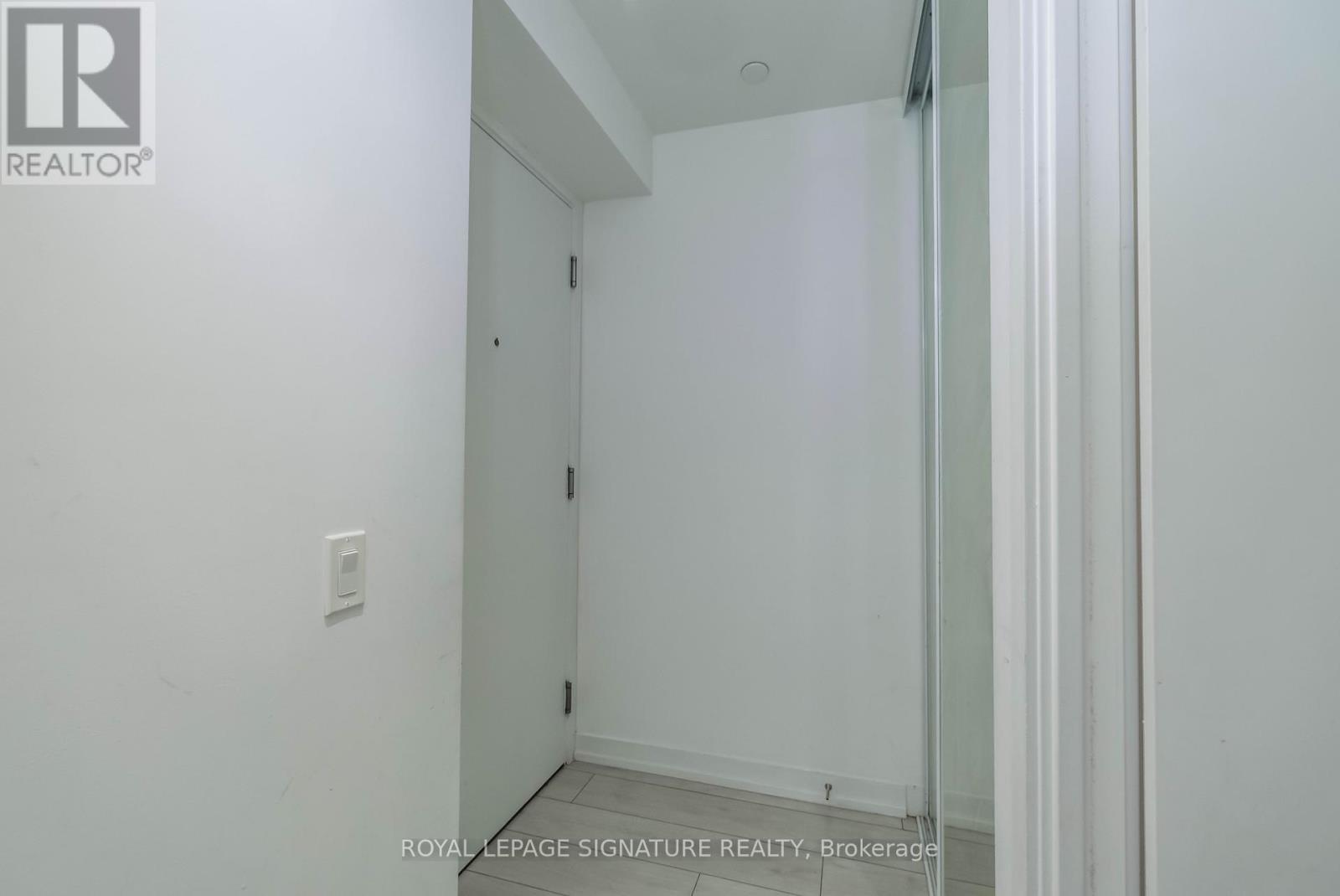 1810 - 950 Portage Parkway, Vaughan, Ontario  L4K 0J7 - Photo 15 - N12450560
