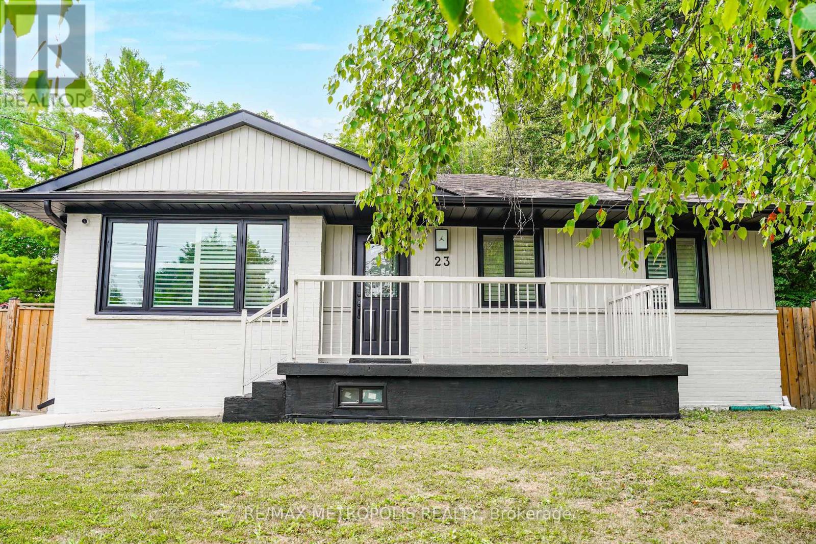 23 Hawman Avenue, King, Ontario  L0G 1N0 - Photo 2 - N12450588