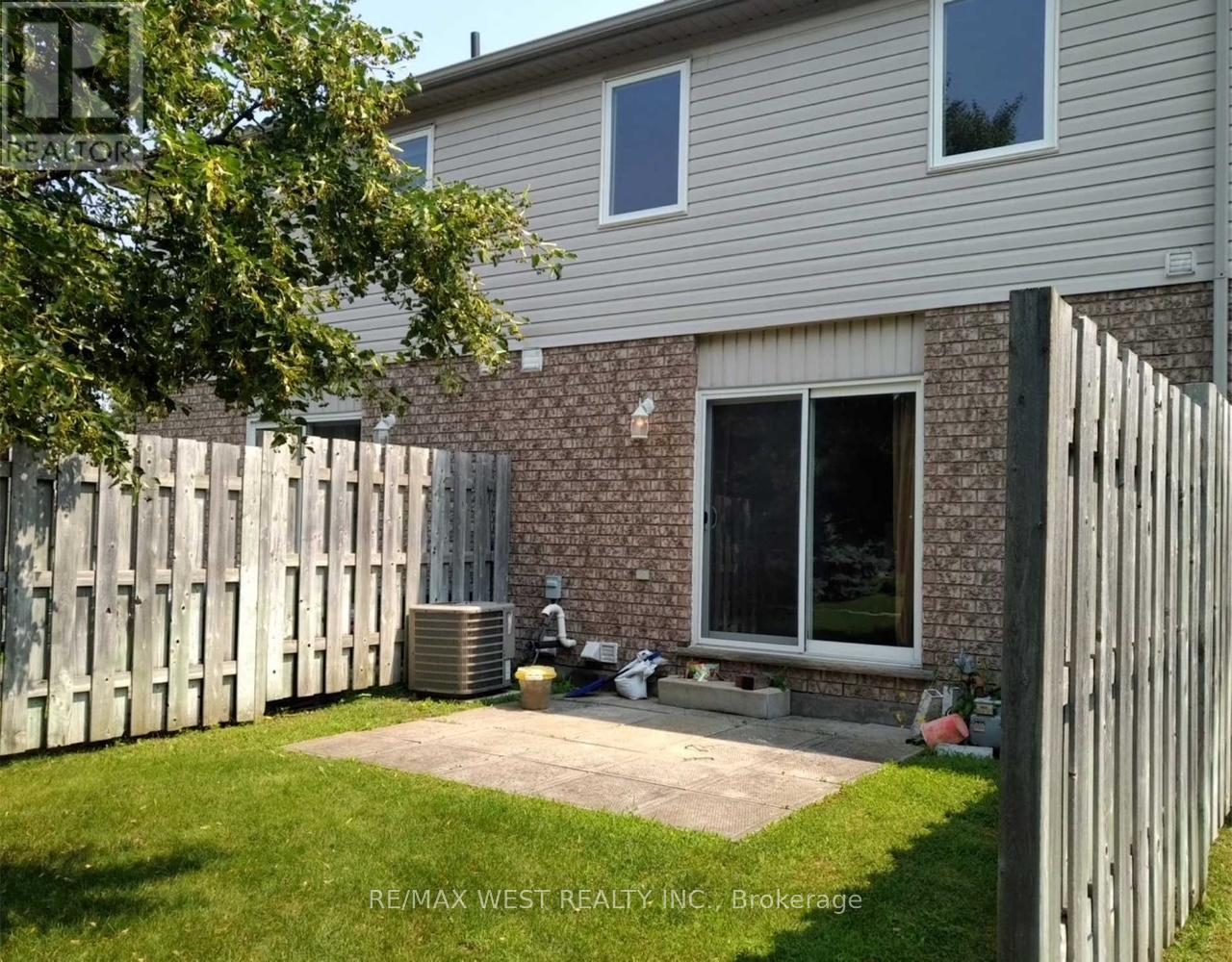 15 Roehampton Crescent, Guelph, Ontario  N1L 1M9 - Photo 2 - X12450434