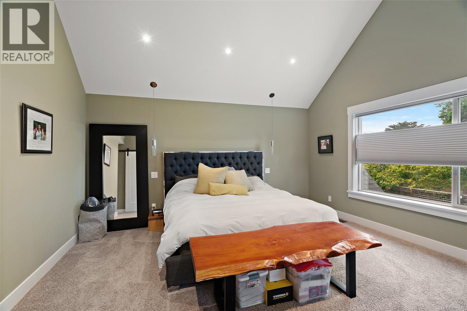 1560 Fremont Pl, Saanich, British Columbia  V8N 4Y5 - Photo 14 - 1015886