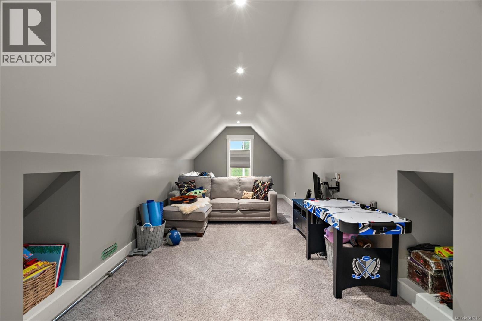 1560 Fremont Pl, Saanich, British Columbia  V8N 4Y5 - Photo 21 - 1015886