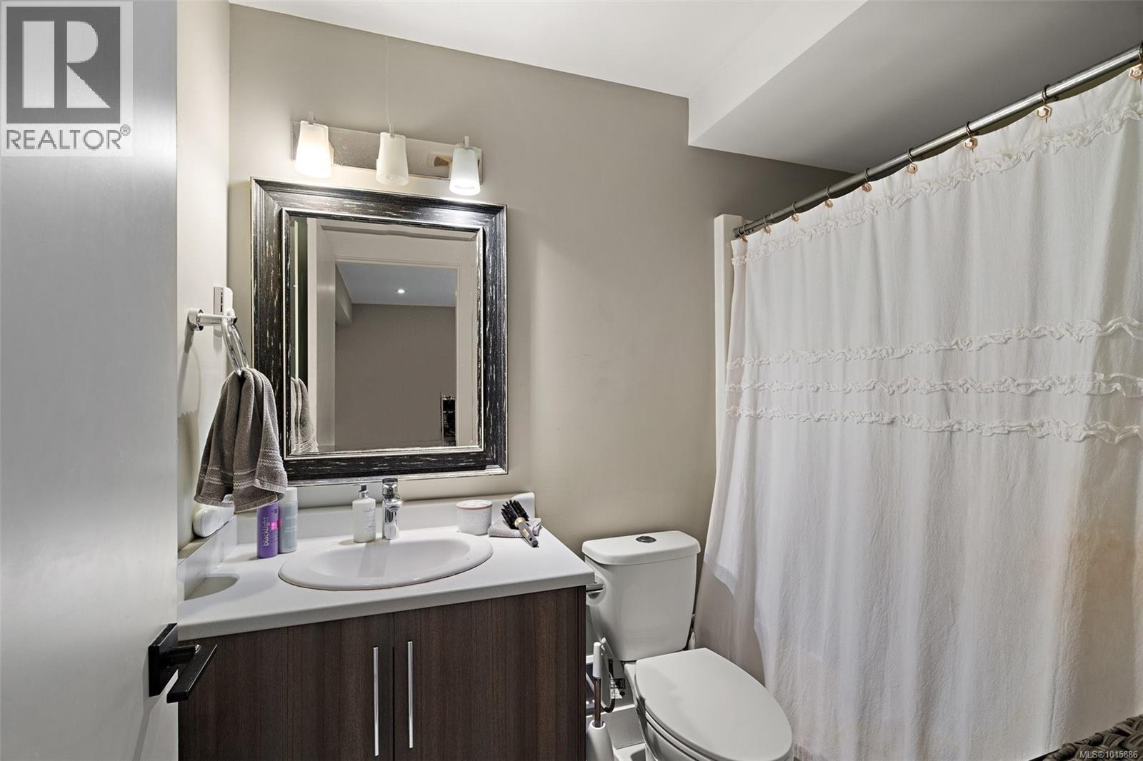 1560 Fremont Pl, Saanich, British Columbia  V8N 4Y5 - Photo 28 - 1015886