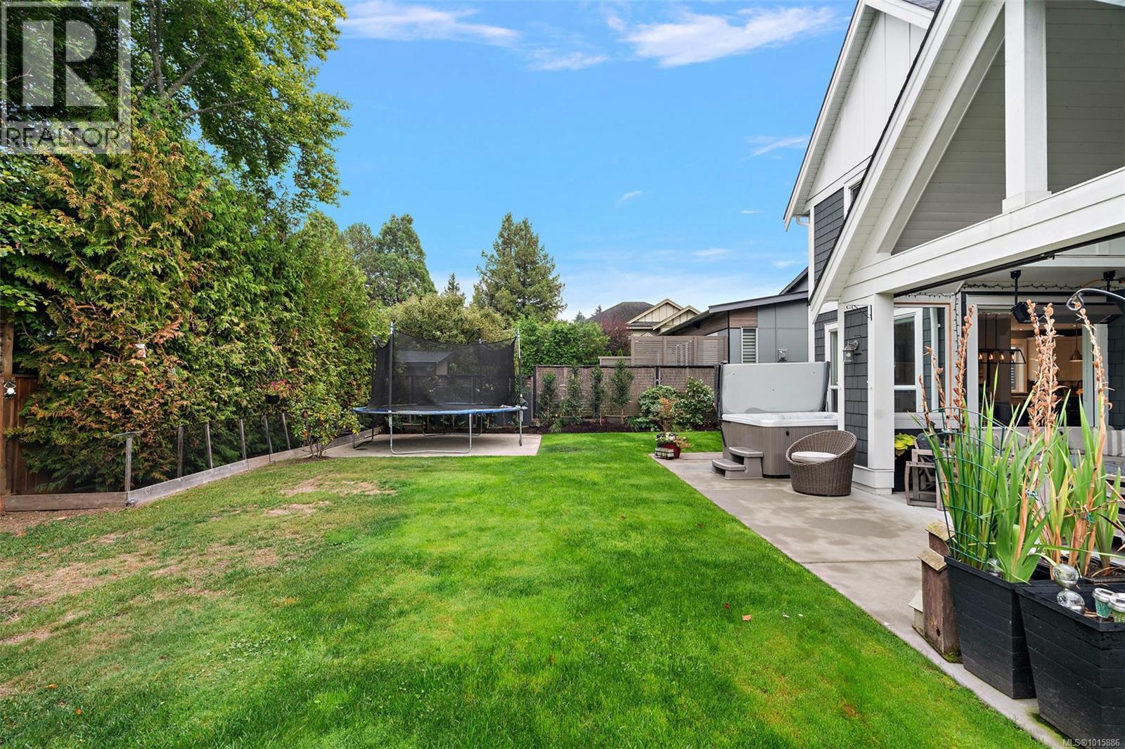 1560 Fremont Pl, Saanich, British Columbia  V8N 4Y5 - Photo 29 - 1015886