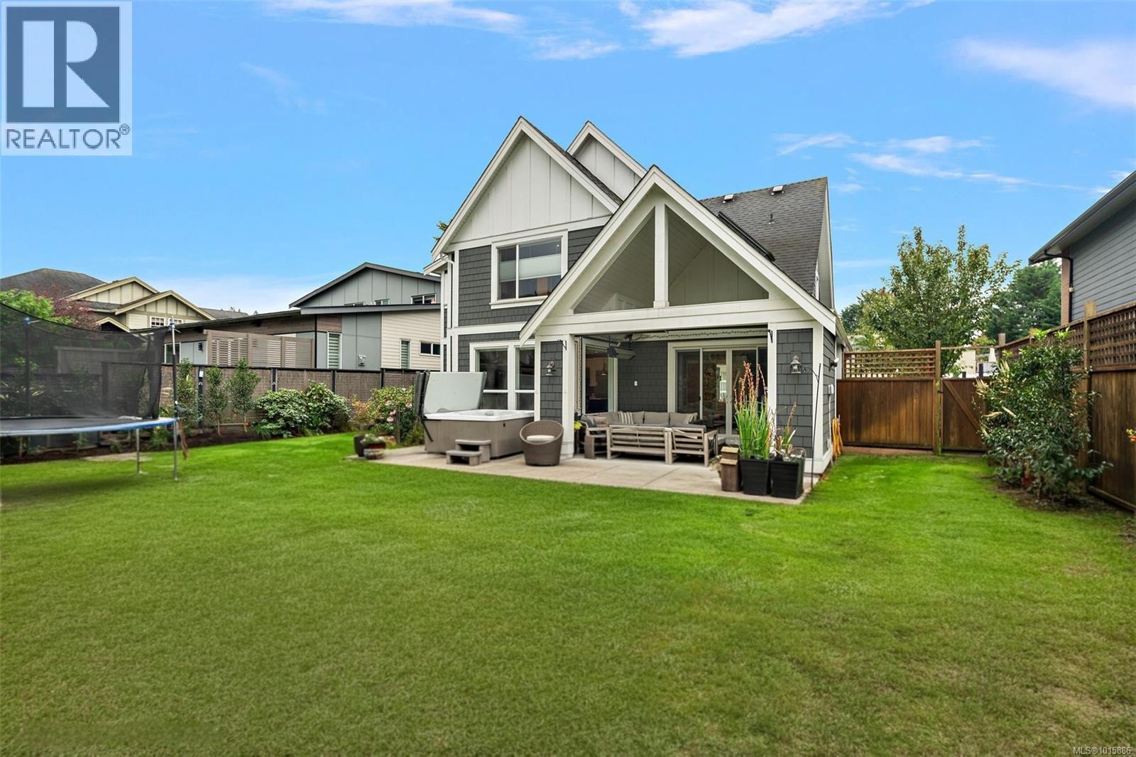1560 Fremont Pl, Saanich, British Columbia  V8N 4Y5 - Photo 32 - 1015886