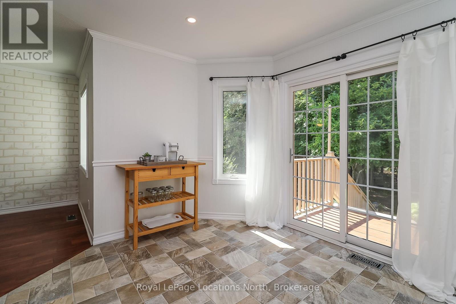 160 Fernbrook Drive, Wasaga Beach, Ontario  L9Z 1G9 - Photo 14 - S12450630