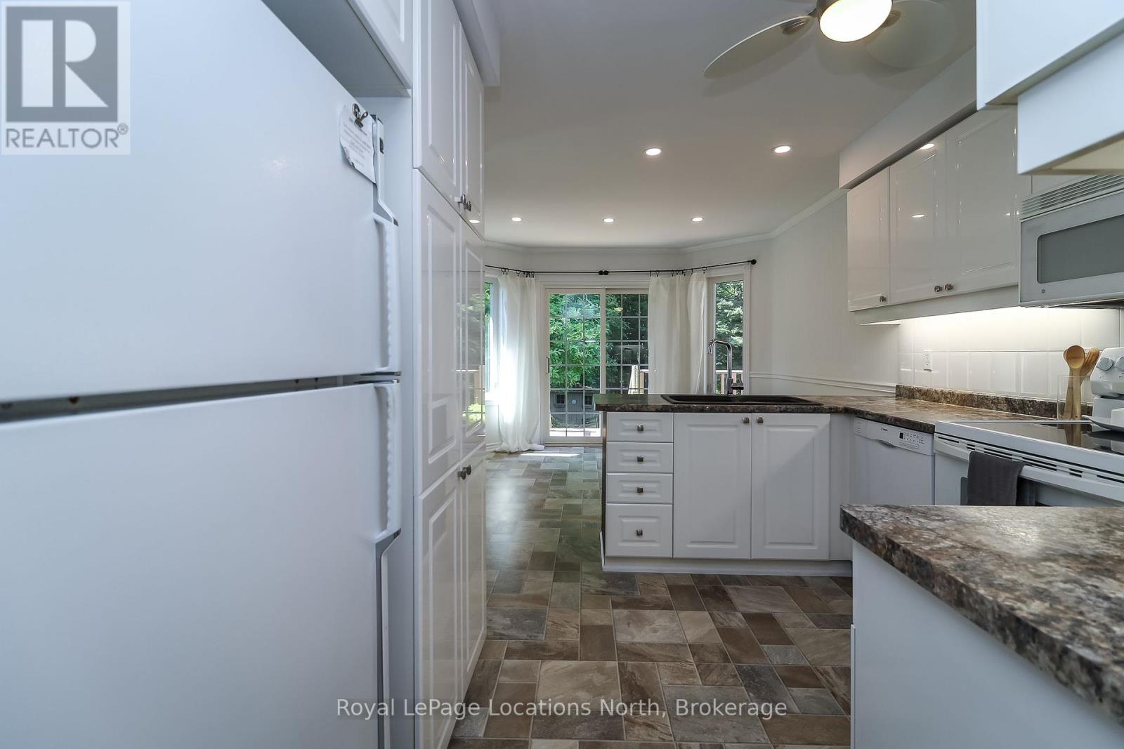 160 Fernbrook Drive, Wasaga Beach, Ontario  L9Z 1G9 - Photo 20 - S12450630