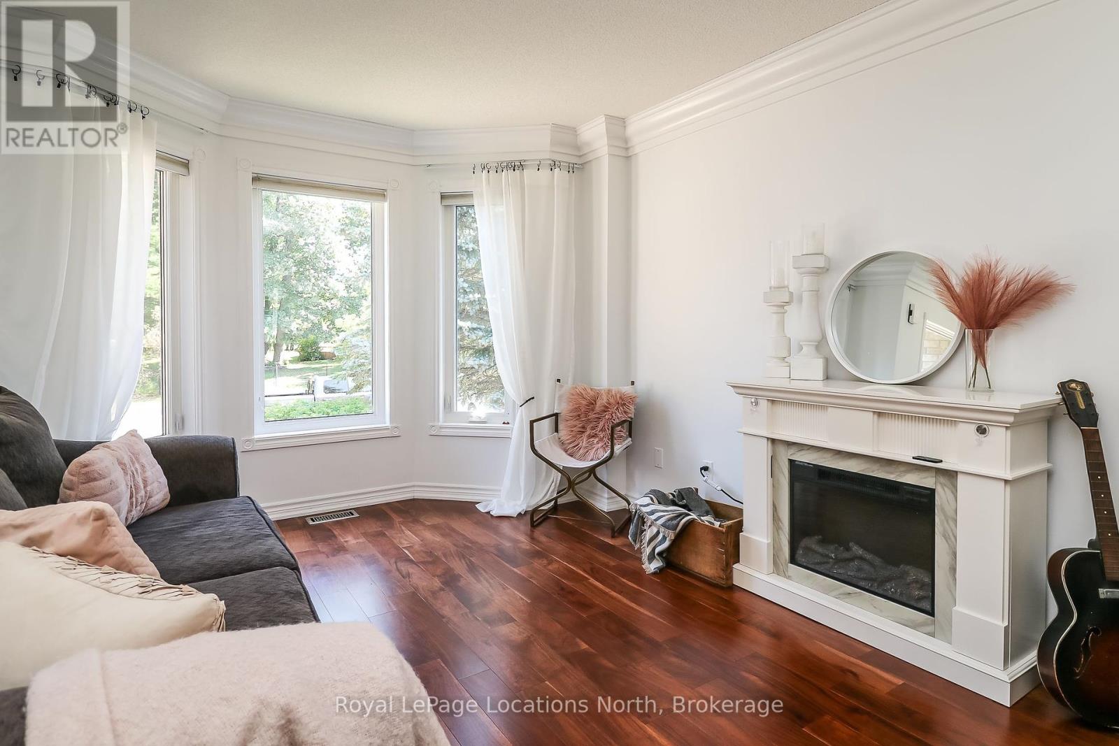 160 Fernbrook Drive, Wasaga Beach, Ontario  L9Z 1G9 - Photo 9 - S12450630