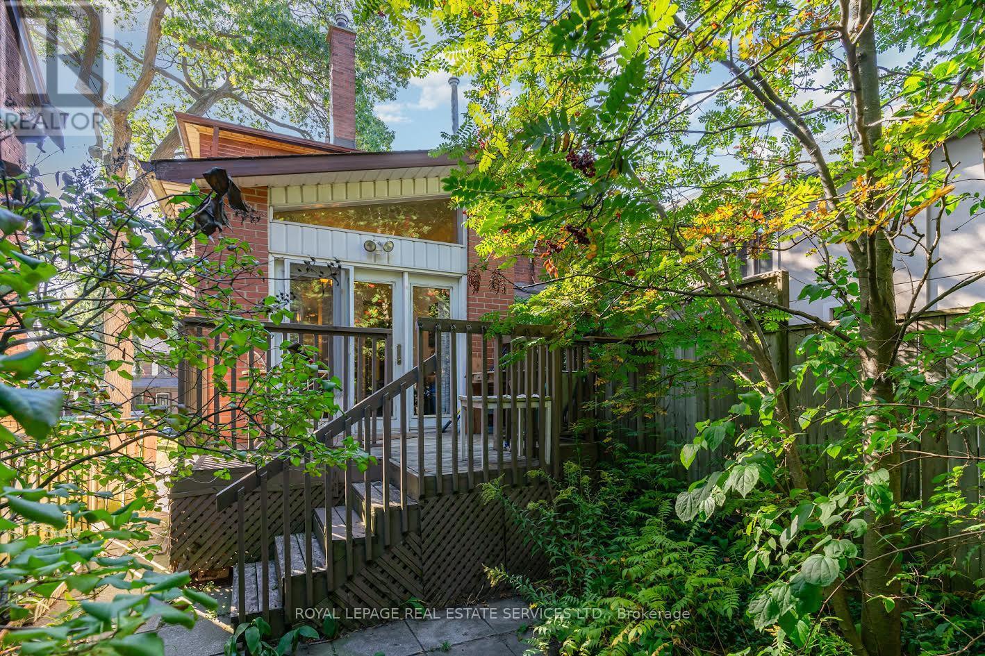 85 Kennedy Avenue, Toronto, Ontario  M6S 2X8 - Photo 12 - W12450510