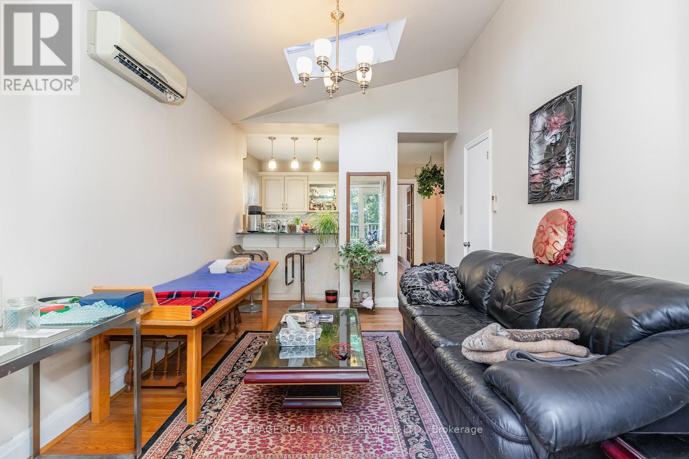 85 Kennedy Avenue, Toronto, Ontario  M6S 2X8 - Photo 8 - W12450510