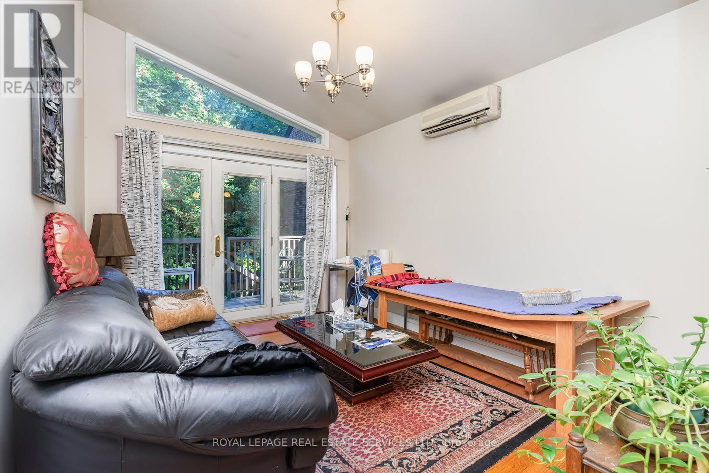 85 Kennedy Avenue, Toronto, Ontario  M6S 2X8 - Photo 9 - W12450510
