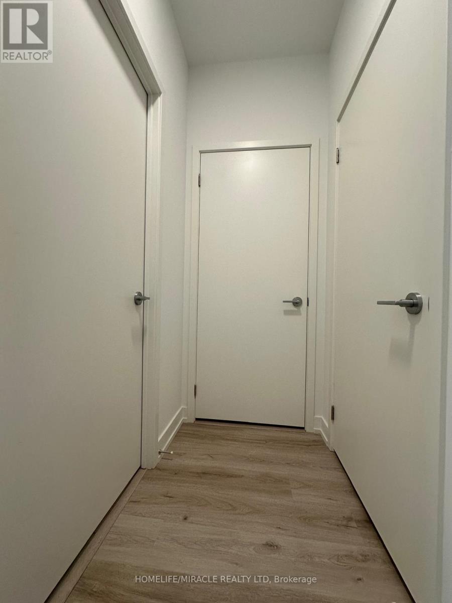 0213 - 395 Square One Drive, Mississauga, Ontario  L5B 0C6 - Photo 2 - W12450531