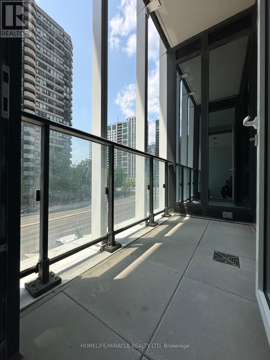 0213 - 395 Square One Drive, Mississauga, Ontario  L5B 0C6 - Photo 4 - W12450531