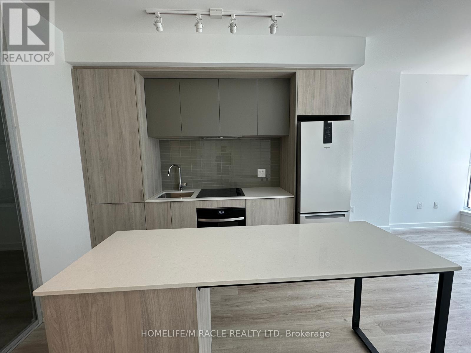 0213 - 395 Square One Drive, Mississauga, Ontario  L5B 0C6 - Photo 8 - W12450531