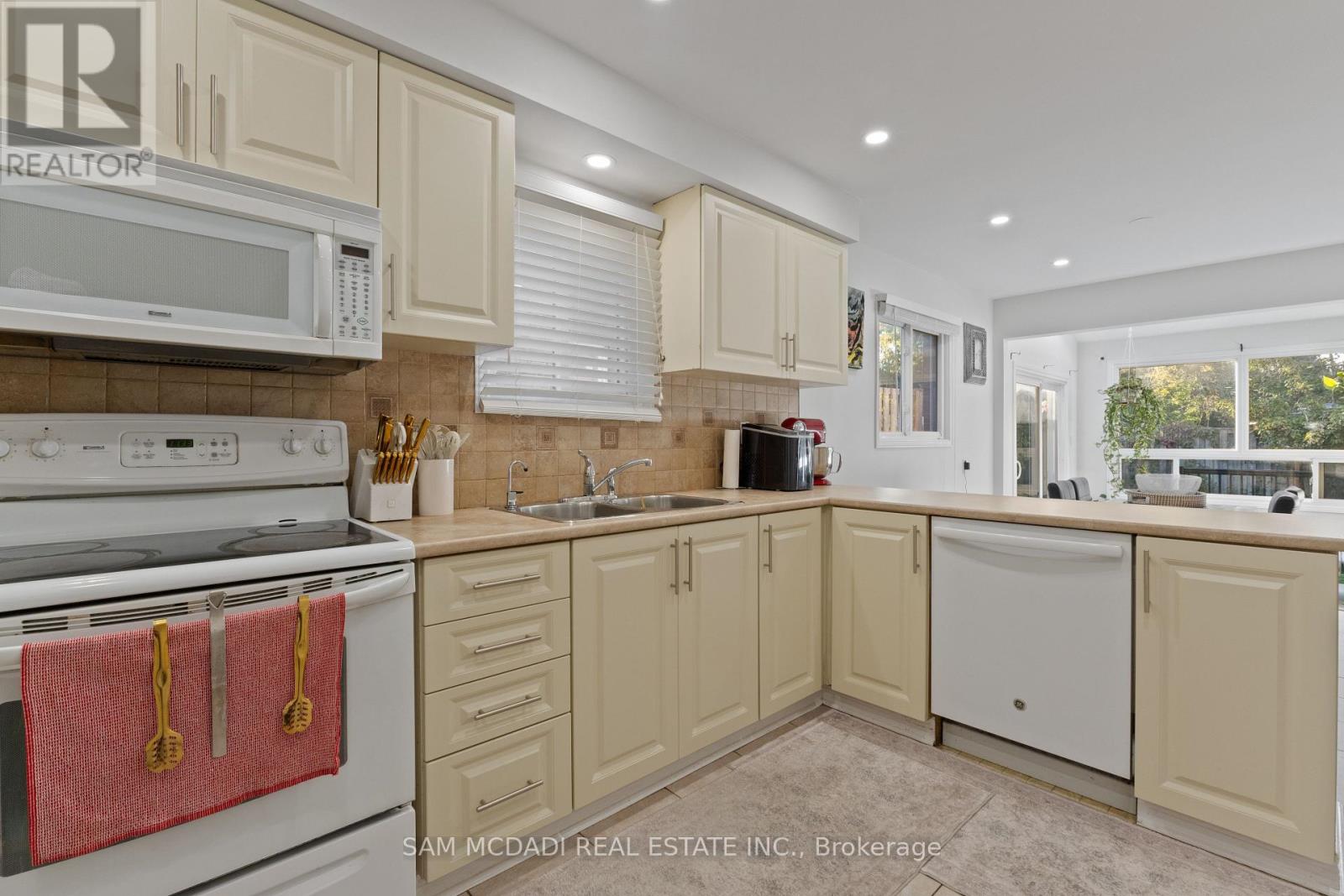 6906 Hickling Crescent, Mississauga, Ontario  L5N 5A8 - Photo 19 - W12450571