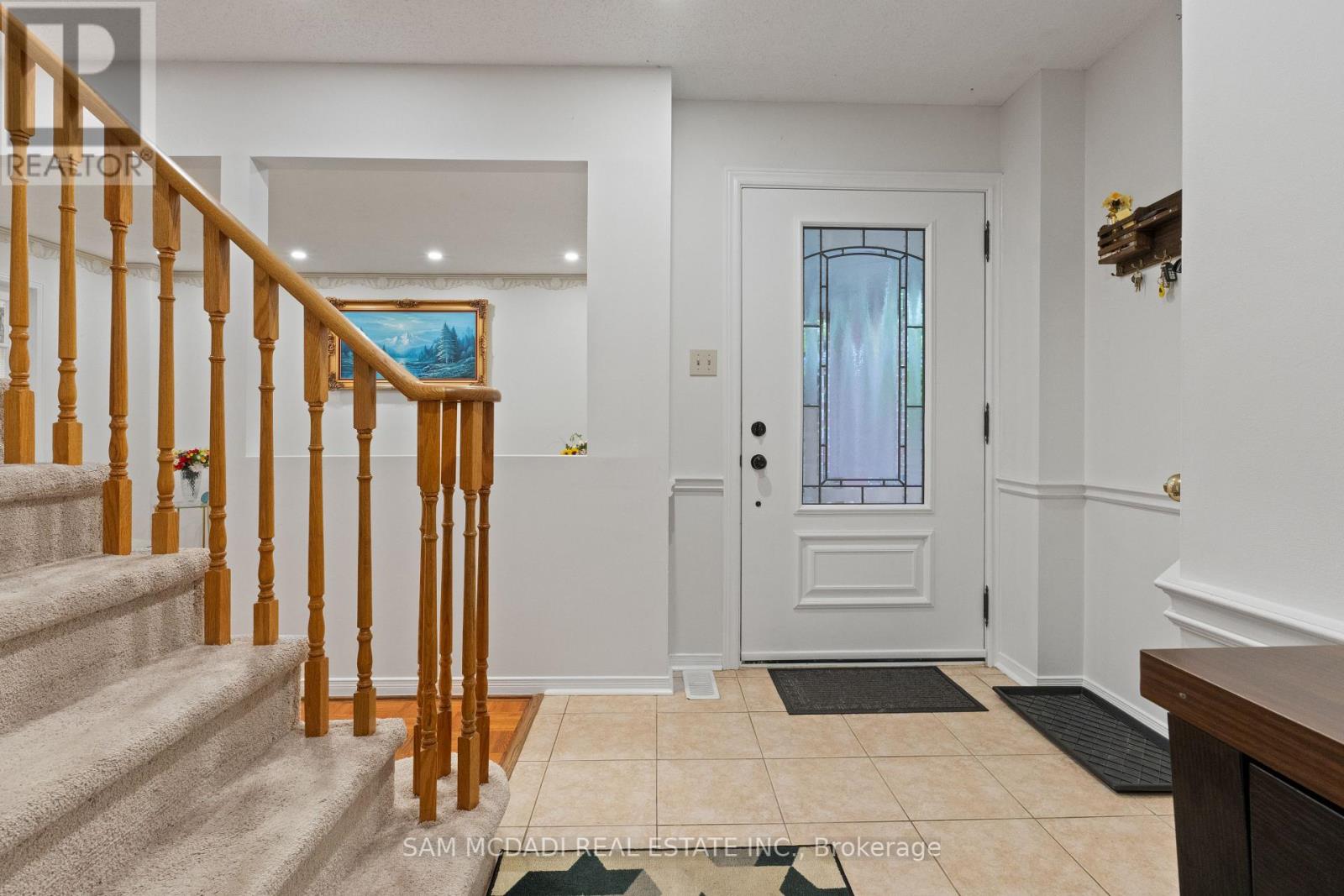 6906 Hickling Crescent, Mississauga, Ontario  L5N 5A8 - Photo 3 - W12450571