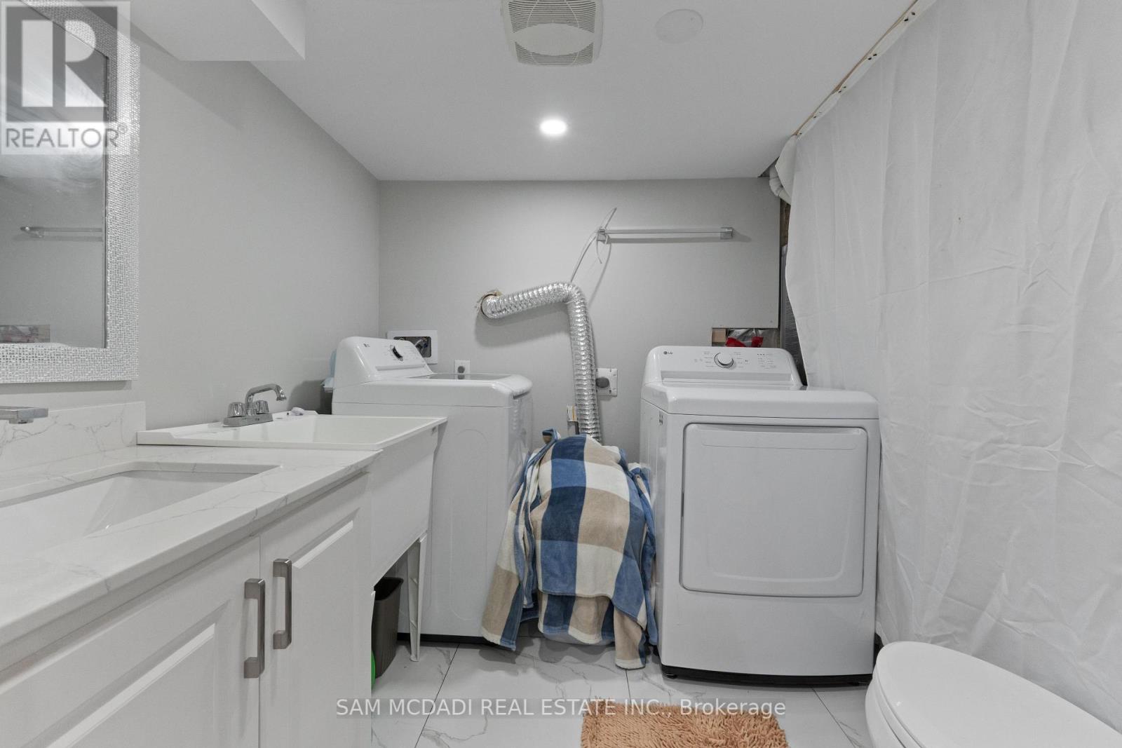 6906 Hickling Crescent, Mississauga, Ontario  L5N 5A8 - Photo 33 - W12450571