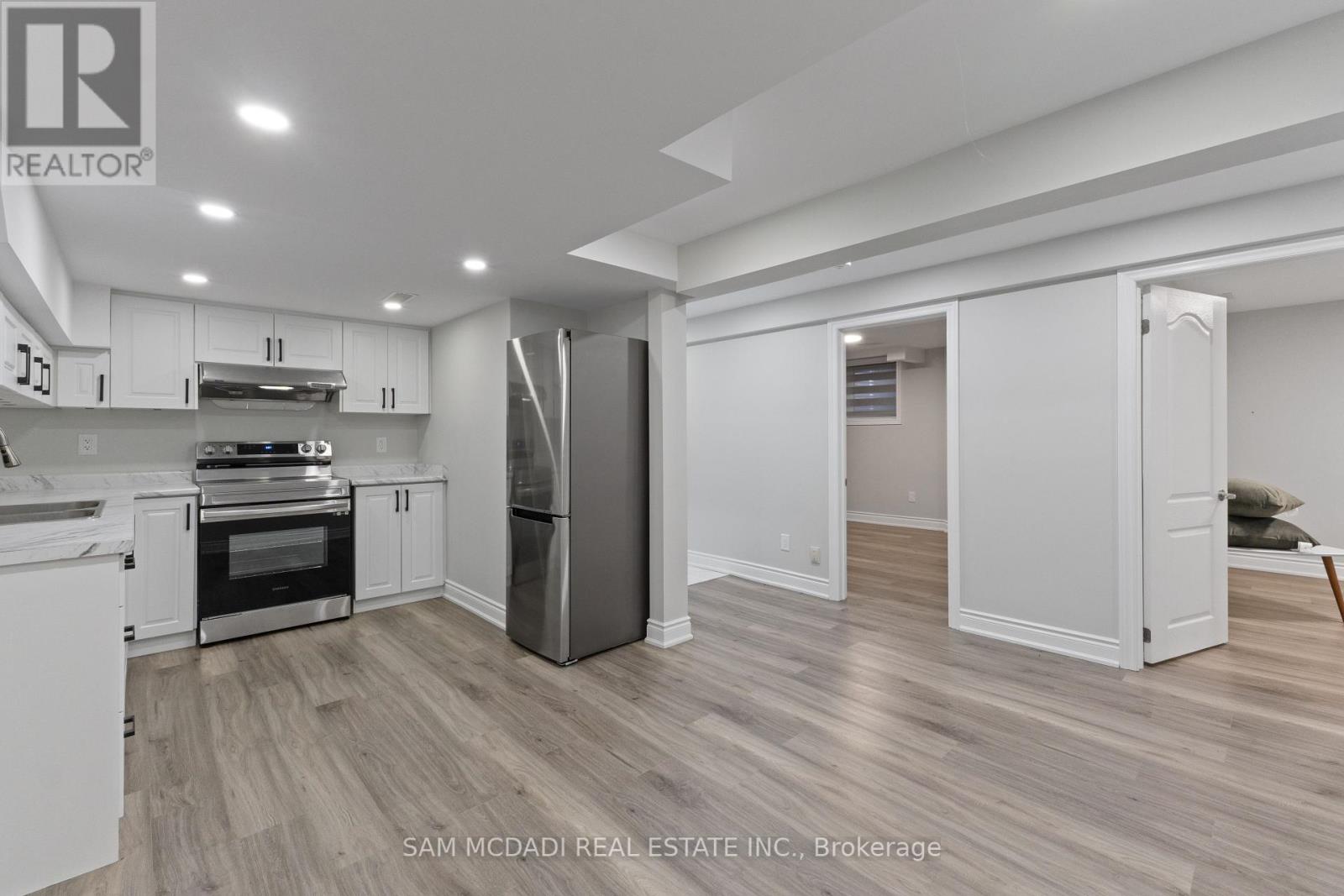 6906 Hickling Crescent, Mississauga, Ontario  L5N 5A8 - Photo 38 - W12450571