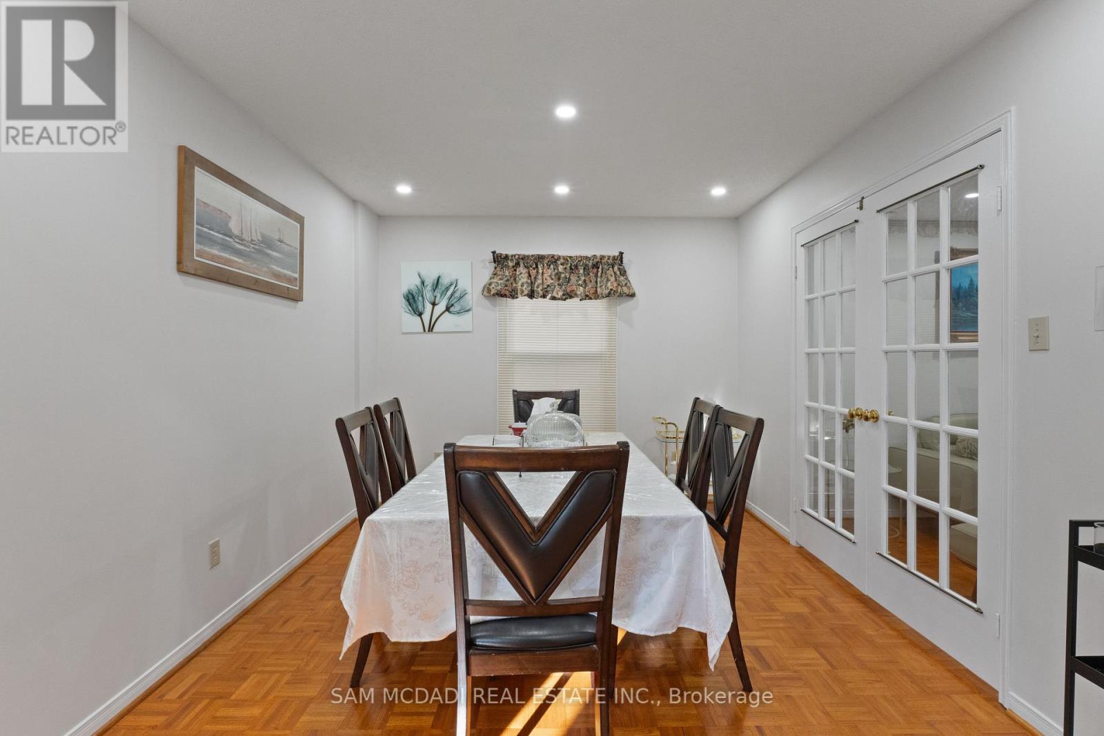 6906 Hickling Crescent, Mississauga, Ontario  L5N 5A8 - Photo 7 - W12450571