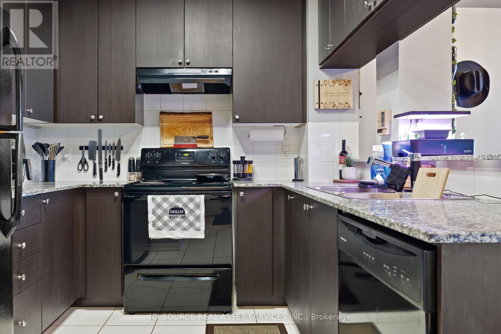 110 - 54 Sky Harbour Drive, Brampton, Ontario  L7A 0A1 - Photo 4 - W12450589