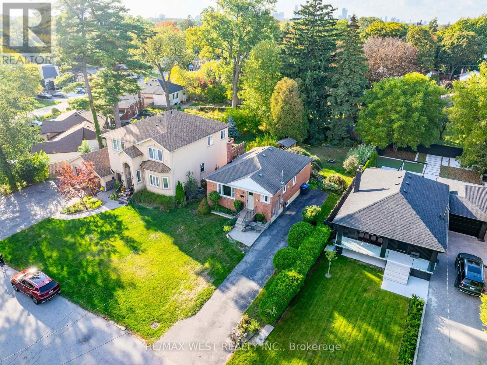 577 Drymen Crescent, Mississauga (Mineola), Ontario  L5G 2N9 - Photo 1 - W12450601