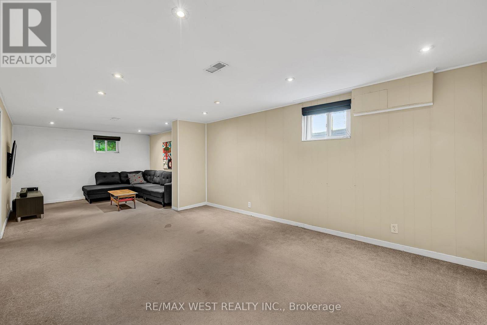577 Drymen Crescent, Mississauga (Mineola), Ontario  L5G 2N9 - Photo 14 - W12450601